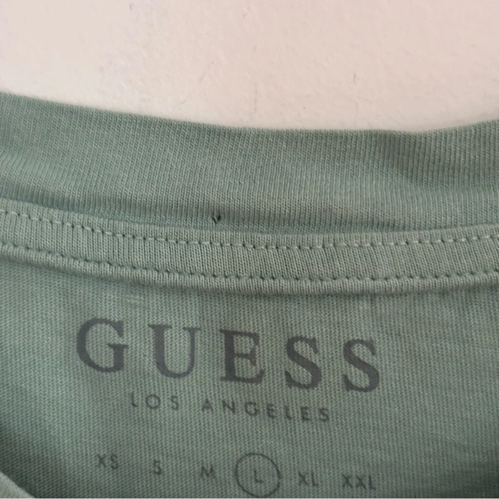 GUESS Los Angeles Sage Green Logo Tee Size L - Picture 2 of 9